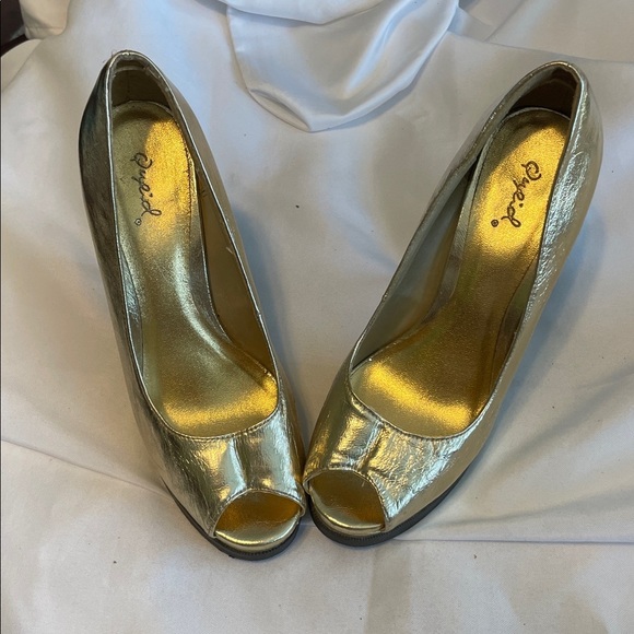Gold Peep-Toe Heels by Qupid - Picture 4 of 10
